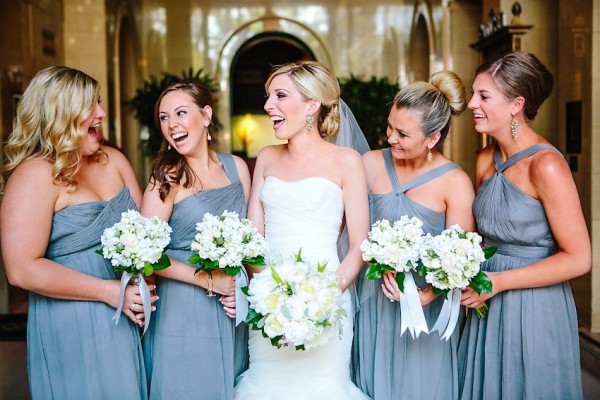 družička modrej bridlice sivá nuansa oblieka rôzne modely modro-bridlicovo-šedé-nuansové-družičkové-šaty-rôzne-modelky