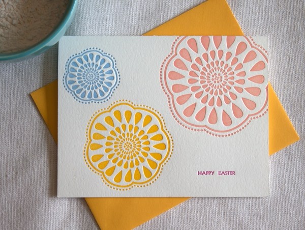 Veľkonočné karty veselé veľkonočné sviatky pre tlač-pestrý vzor-moderné