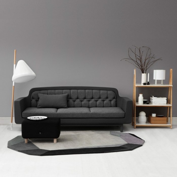 Dizajnové pohovky pre modernú atmosféru strýčka Normann v tmavosivej farbe Dizajnér-Pohovky-Normann-OnkelSofa-tmavo-šedé-čalúnenie