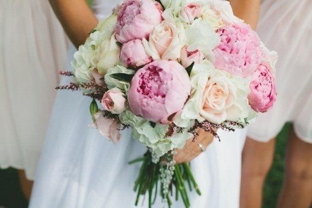 Svieže a elegantné kvetinové úpravy pre svadobné nápady Elegantná svadobná kytica