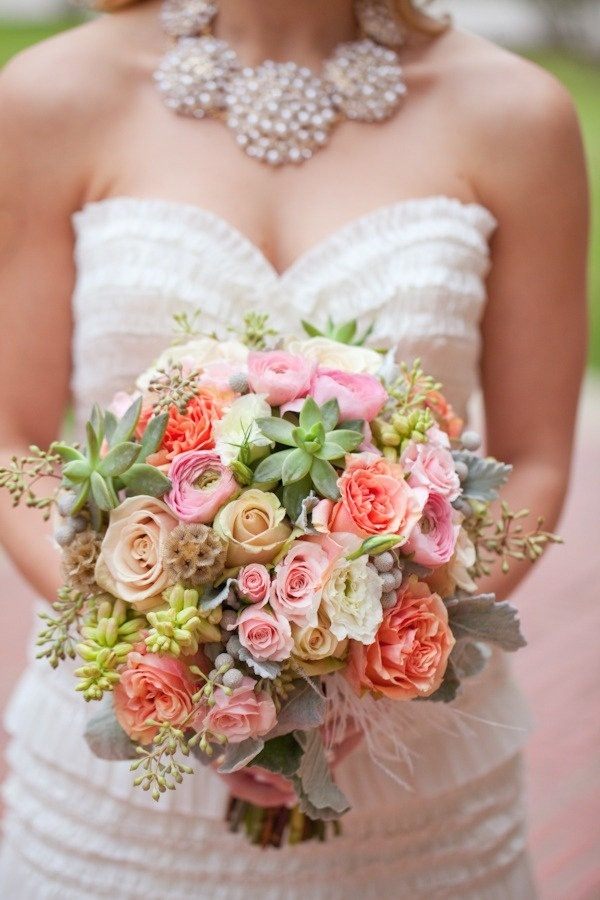 Letné-svadobné-nápady-dekorácia-svadobné šperky-náhrdelník-perla-svadobná kytica