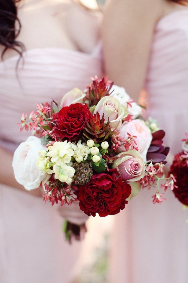 Kytica-červené ruže-biele kvety-svadobná móda-2014