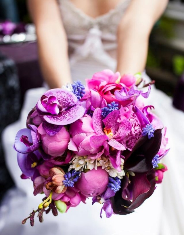 elegantné-svadobné-kytice-register-kancelárske-kytice-alebo-kostoly-svadobné-nápady