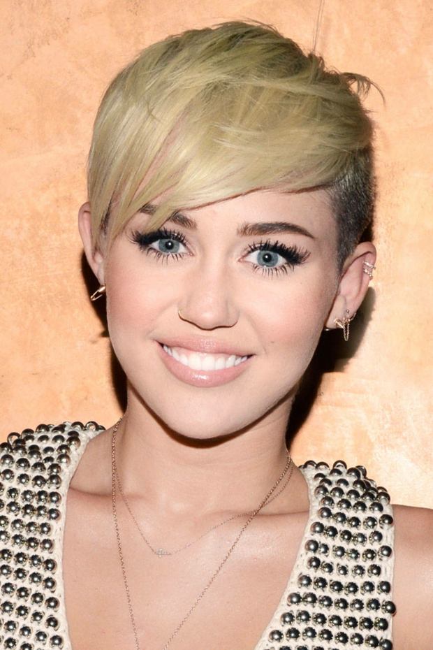 krátke účesy - Hviezdy - Miley Cirus Účesy Hviezdy Miley Cirus Bob Účes Bangs Šikmé nápady