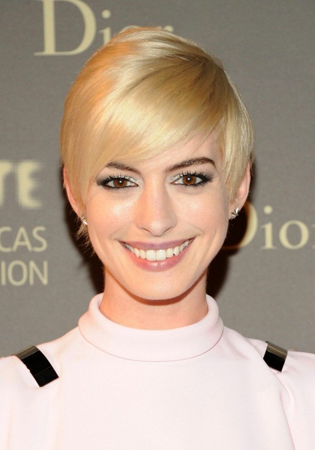 Strihy Pixie Strihy Blond Krátke Účesy Styling Strihané zrážky blond krátke účesy stylingové hviezdy
