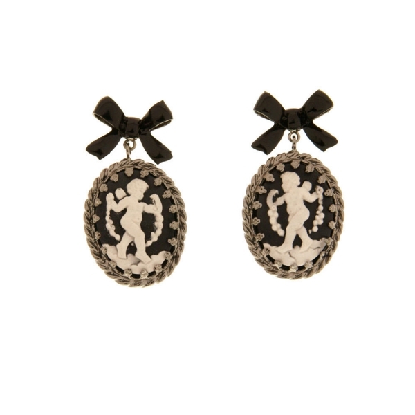 Cameo náušnice s postavičkou anjela putti-cameo-náušnice-krátke-elegantné-retro