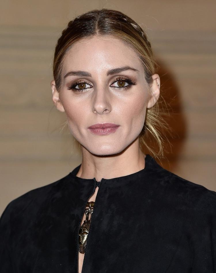 nápady-upletené účesy-stredne dlhé vlasy-elegantné-rovné-Olivia-Palermo