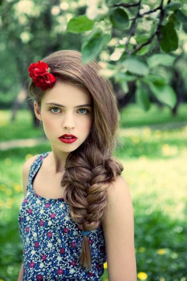 Objemné vrkoč-romanticky hravo-ležérne nápady na módne účesy