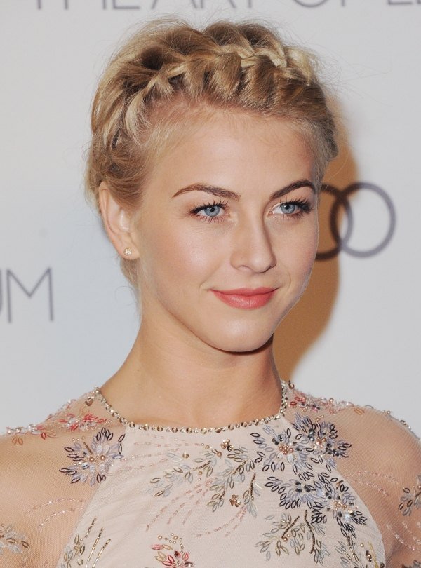 Nápady na francúzsky vrkoč, ako splietať dlhé stredné vlasy