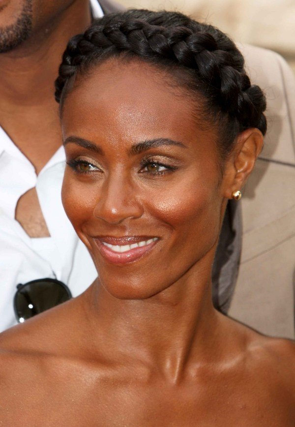 jada pinkett-smith pletený vlas gretchen cop okolo hlavy