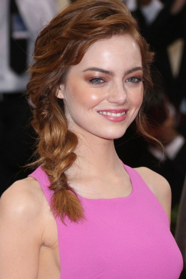 ema stone- Jednoduché typy vrkočov na pletenie - príklady hollywoodskych hviezd