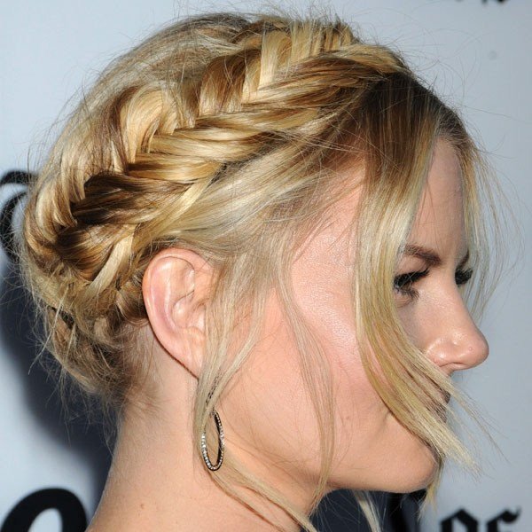 voľné pramene, vľavo do strany, vrkočový cop zapasoval Jennifer Morrison