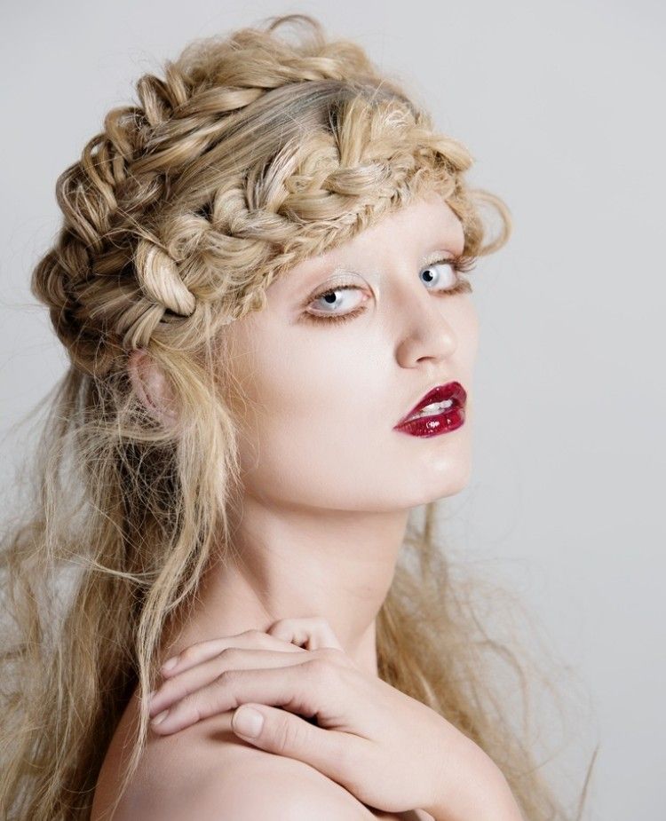 nápady-zapletané účesy-dlhé vlasy-blond-sedliacky vrkoč-hippie-predné