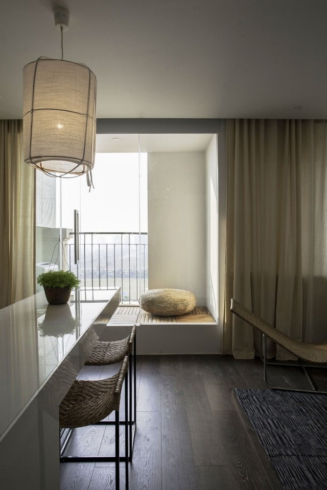 Parketové a doskové podlahy, moderné posedenie, biely pult s vysokým leskom