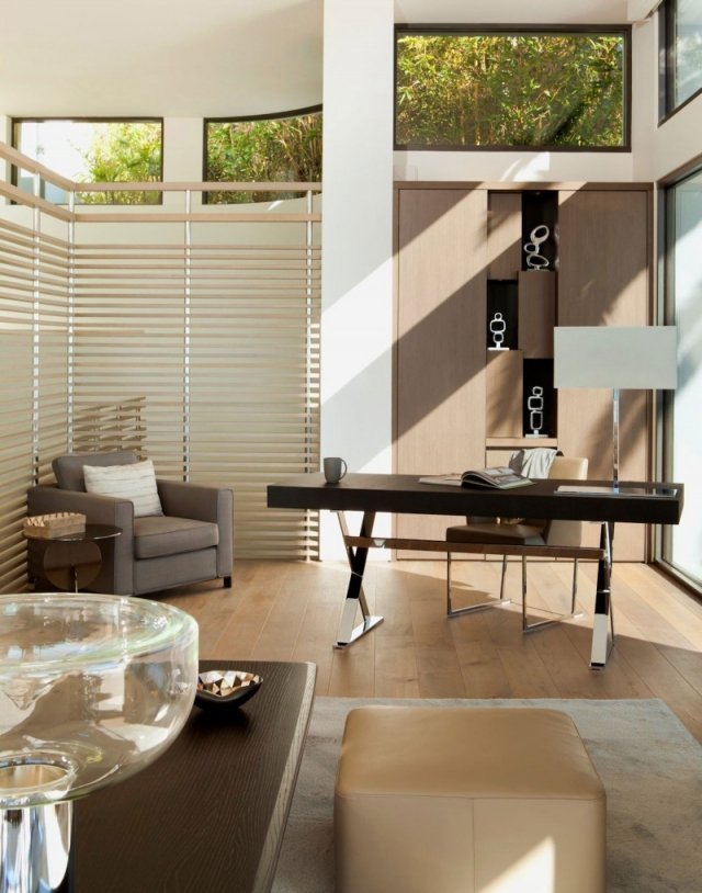 moderný dom okno do domácej kancelárie