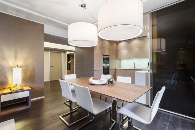 moderné zariadenie jedálenský kút drevená podlaha tmavá