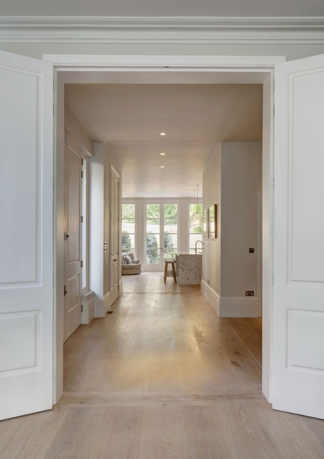 vidiecky dom zariadenie drevené podlahy viktoriánsky