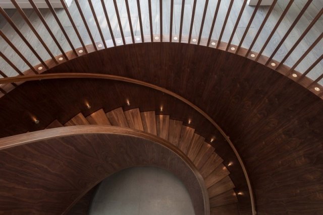 točité schodisko osvetľujúce krásne drevo točité schodisko osvetľujúce drevo