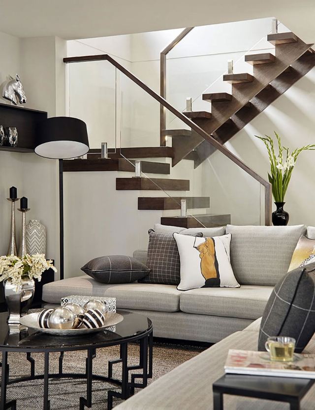 drevené schody zábradlie z tmavého skla moderné zariadenie obývačky drevené schody zábradlie z tmavého skla moderná obývacia izba