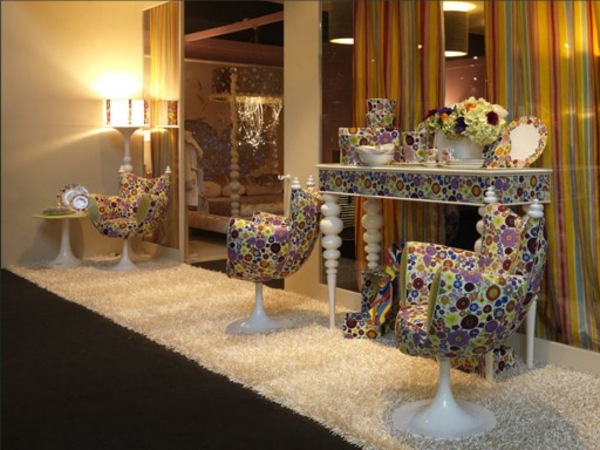 Obliekanie stoličiek toaletnej farby Dresy-toaletné-farebné-stoličky