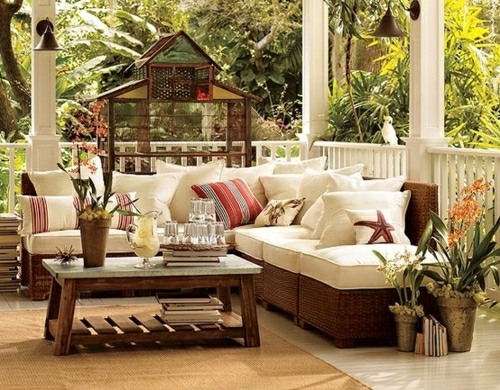 Nápady na vybavenie terasy drevený nábytok