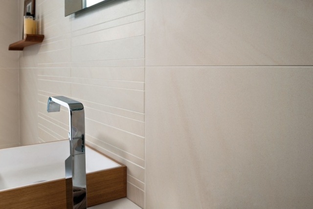 Kúpeľňová vanička na zbierku vápencových dlaždíc