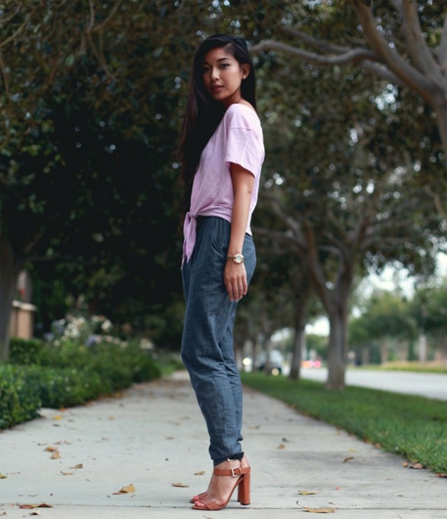 Ružové tričko a ležérne chambray nohavice street-city-fashion-girl-chambray-pink