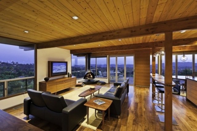 Podkrovná obývacia izba obrázok okno-drevo lakovaná podlaha-strop-sedacia skupina