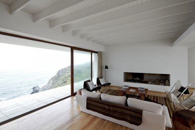 zariadenie obývačky drevené podlahy lakované krbové vstavané