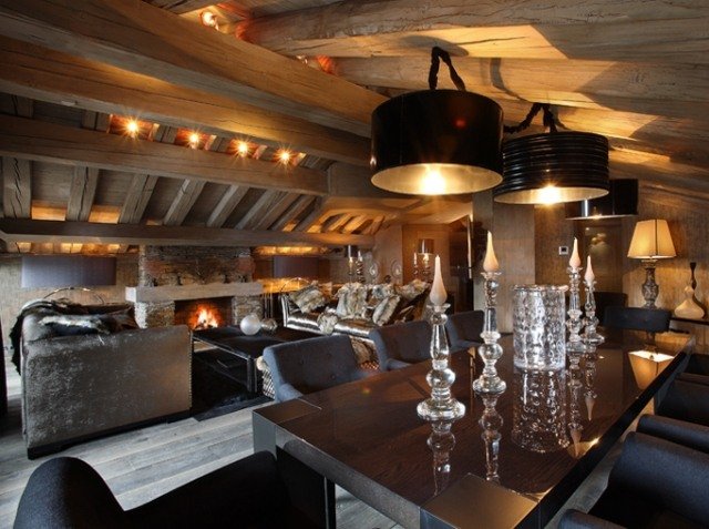 rustikálny štýl zariaďovania bytov eklektický jedálenský kút dizajn dekorácia stolných svietnikov z masívu