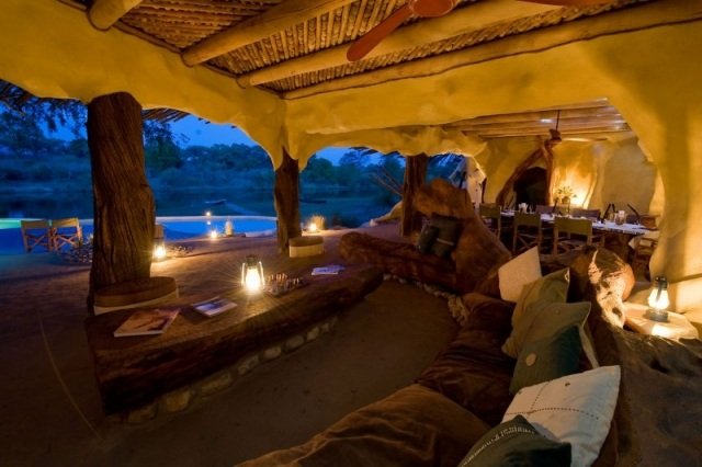 Zariadenie obývačky Vonkajšia krytina s rustikálnymi trámami