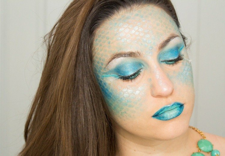 Make-up s mierkovým vzorom halloween tváre líčenie kostým morská panna modrá tyrkysová