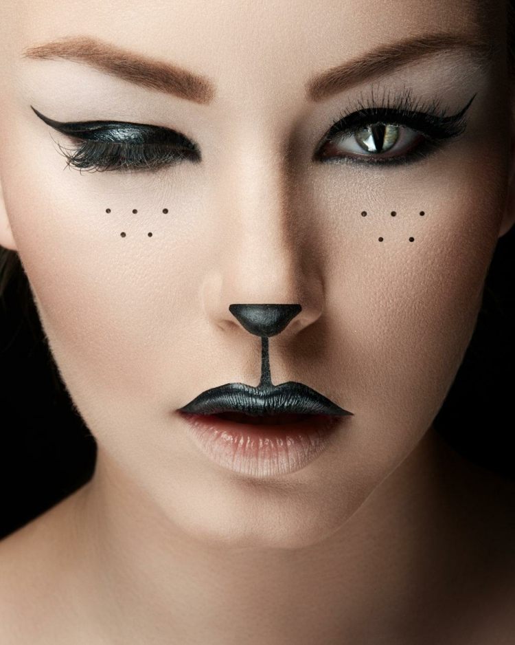 Vytvorte mačaciu tvár čiernym make-upom halloweenske tváre ľahko vymyslia kontaktné šošovky pre mačku