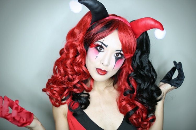 Oblečte sa ako harlekýn na Halloween halloween tváre líčiť harlekýn blázon vymyslieť nápad parochňa červená čierna