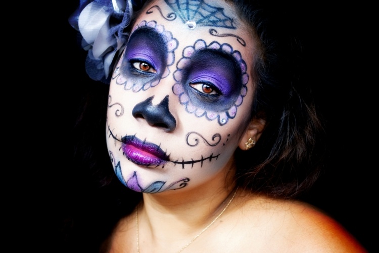 Cukorová lebka je na Halloween veľmi obľúbená halloween líčenie tváre purpurová cukrová lebka návod originál