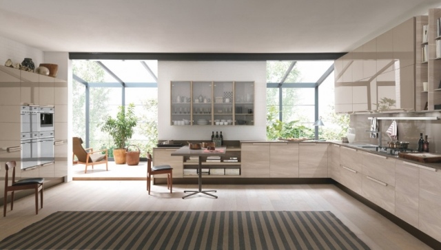 moderná kuchyňa prístup do zimnej záhrady lesklé povrchy pruhovaný koberec