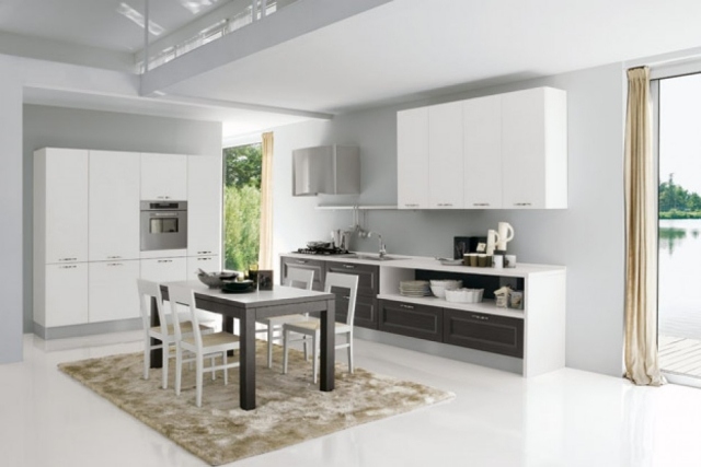 moderné a klasické kuchynské skrinky jedálenský kút v obývacej izbe koberec