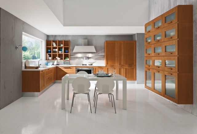 drevené kuchynské nástenné skrine sklenené dvere