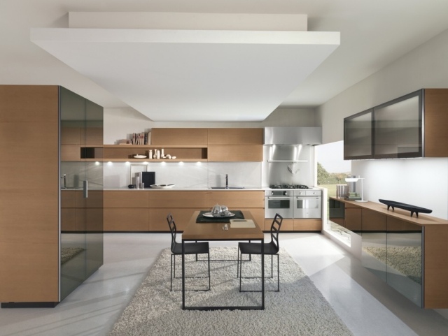 moderný dizajn kuchyne - drevený nábytok - zavesený stropný koberec