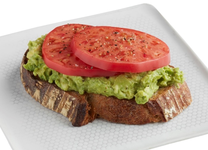 avokádo-recepty-nátierka-paradajkové-raňajky