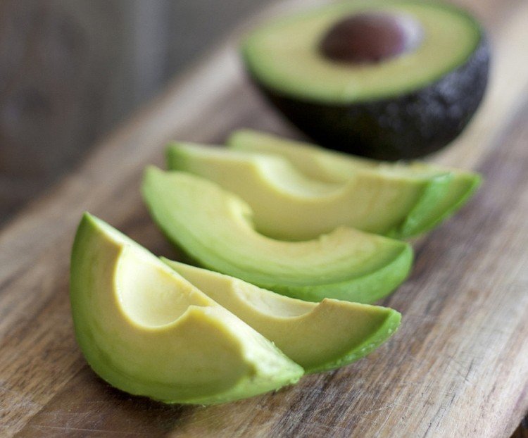 recepty na avokádo nápady-šalát-nátierka-dip