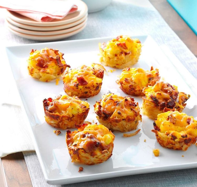 Muffiny s vajíčkami, zeleninou a varenou šunkou Kombinácia jedál-recepty-muffiny obsahujúce bielkoviny-pečené-výdatné-miniformáty-vajíčka-zelenina-šunka-paprikový tanier