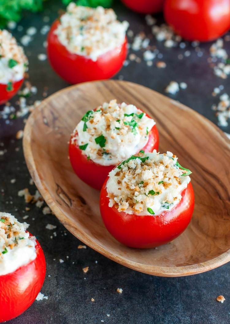 Paradajky plnené smotanovým syrom a pečené v rúre Kombinácia jedál-recepty-paradajkovo-plnený-smotanový syr-bylinky-cesnak-proteín-krémová-škrupina-strúhanka-zelenina