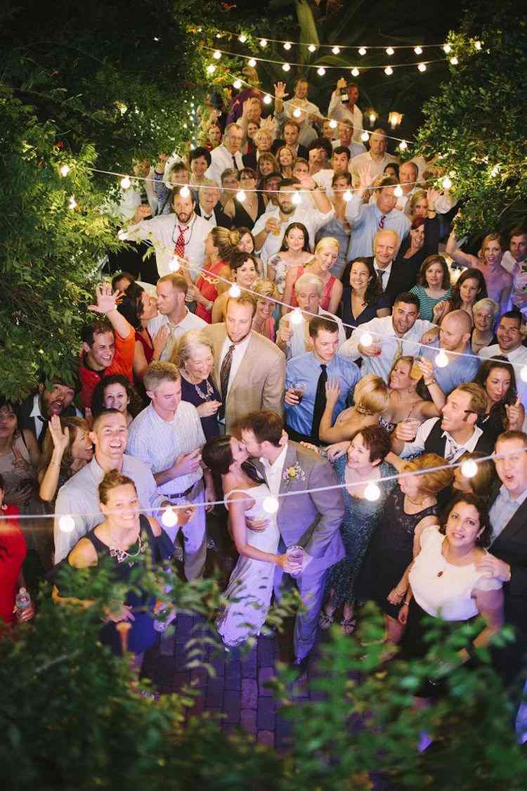 svadobné hry-hostia-zábava-dekorácia-priatelia-svadobná hostina