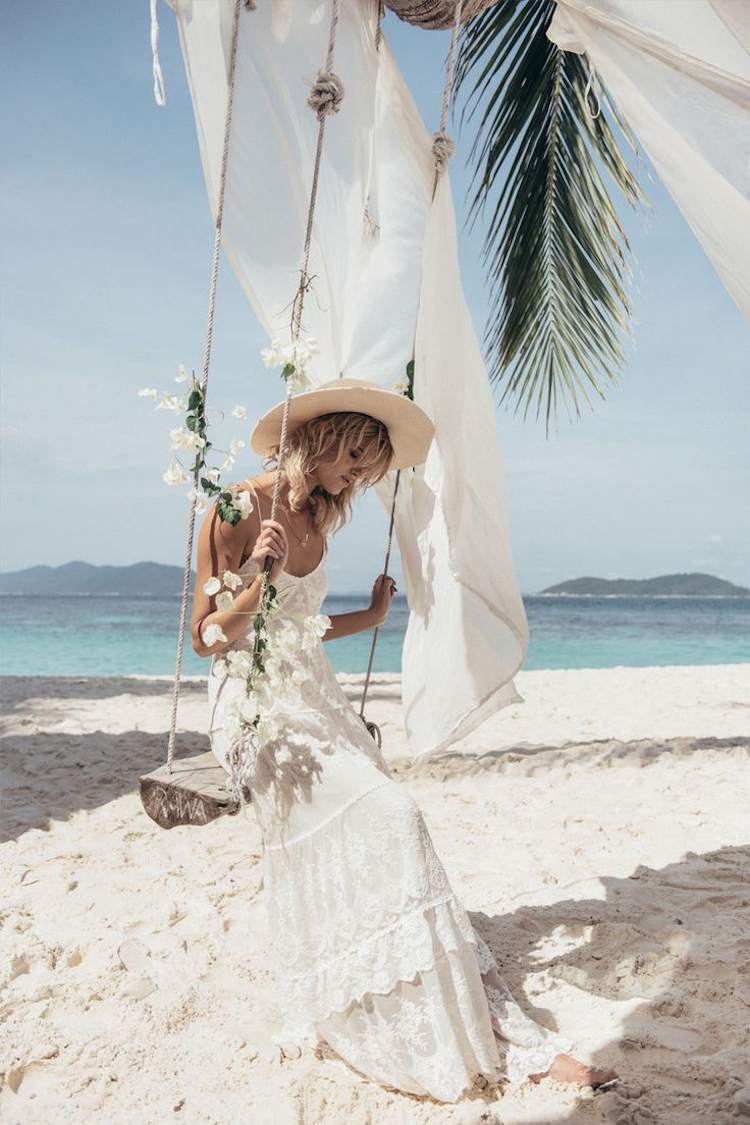 Plážové svadobné šaty-plážová svadba-čipka-leto-more