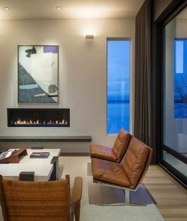 Kožené stoličky biely drevený stôl nábytok neutrálnej farby Drevený stôl Nábytok do obývačky neutrálnej farby do domu