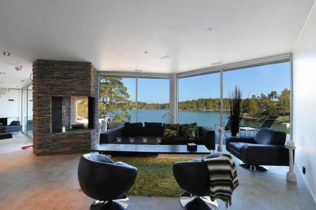 rustikálny štýl bývania nápady na bývanie koberec umelá tráva krb Živé nápady koberec umelá tráva krb kožený nábytok čierna farba