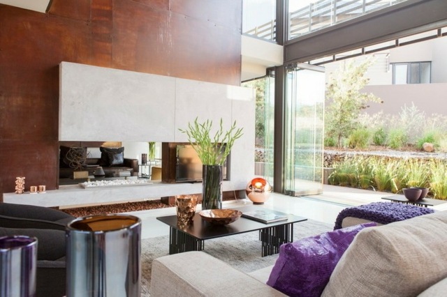 Dizajnový nábytok konferenčný stolík z nízkej sklenenej kovu Konferenčný stolík nízka sklenená kovová sedacia súprava fialové vankúše