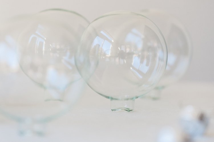 Remeselné nápady na Vianoce-vianočné ozdoby-návod-vianočné gule-sklo-transparentné