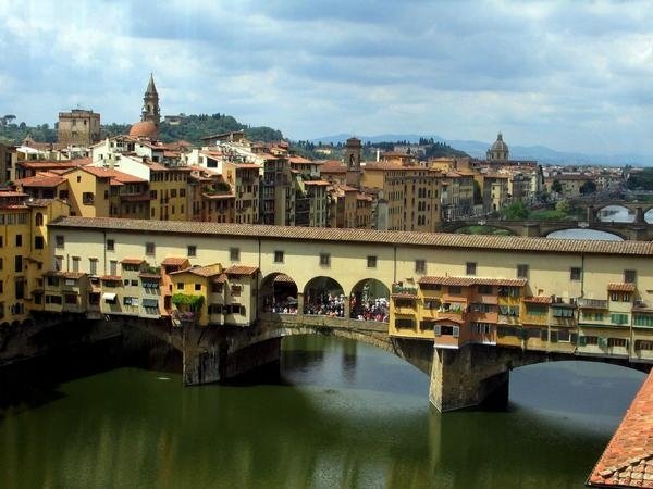 starý mostný segmentový oblúkový most Ponte-Vecchio Arno Florencia-Taliansko